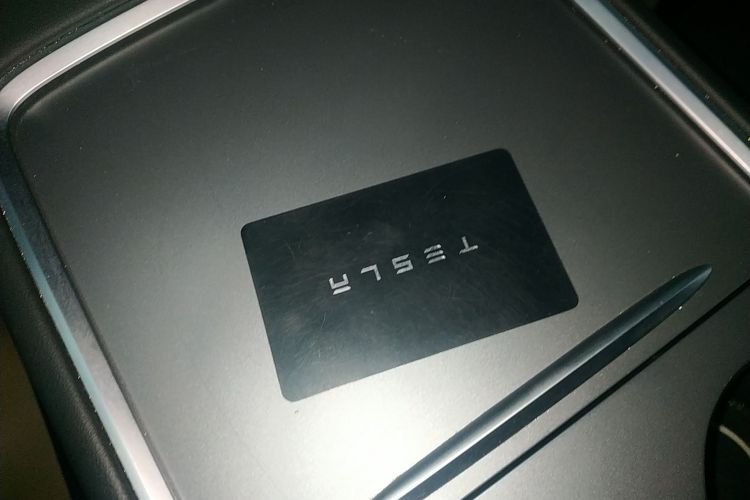 特斯拉 Model Y 2021款 长续航全轮驱动版中控内饰7001