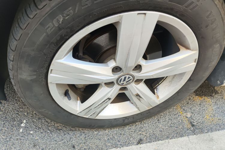 大众 朗逸 2017款 1.6L 自动风尚版车身外观10