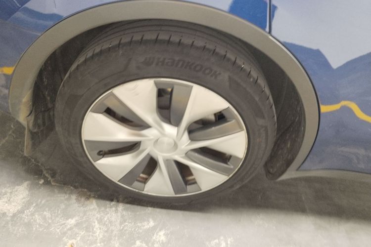 特斯拉 Model Y 2021款 标准续航后驱版车身外观56