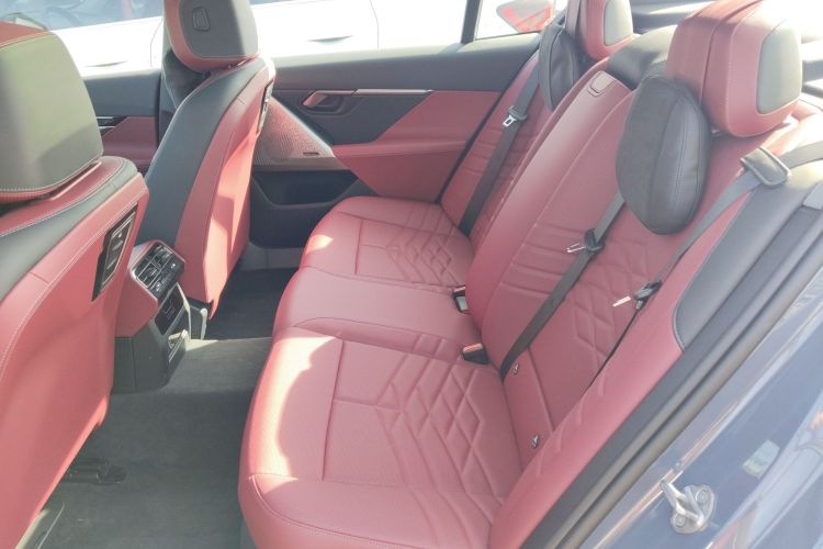 宝马i5 2024款 eDrive 35L 尊享型 豪华套装中控内饰7004