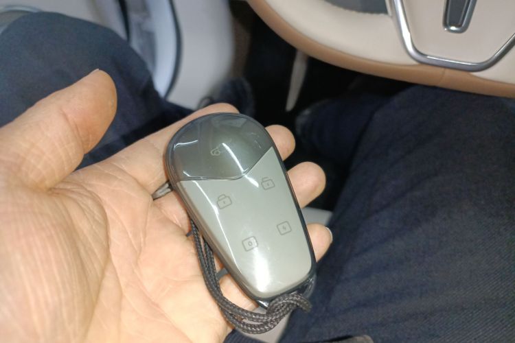 岚图汽车 岚图FREE 2025款 FREE+ 四驱乾崑版中控内饰7001