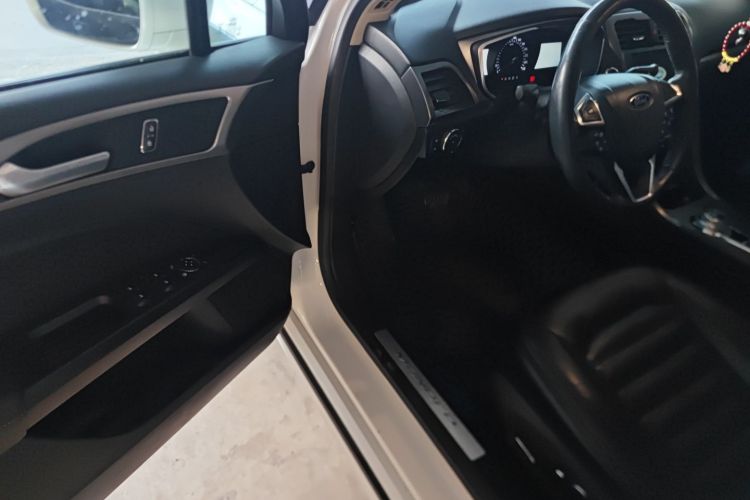 福特 蒙迪欧 2017款 EcoBoost 180 豪华型中控内饰7003