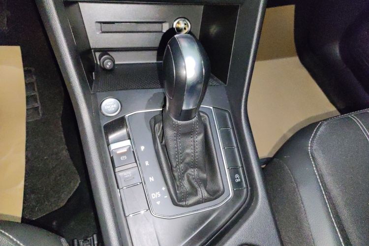 大众 途观L 2022款 330TSI 自动两驱舒享版中控内饰18