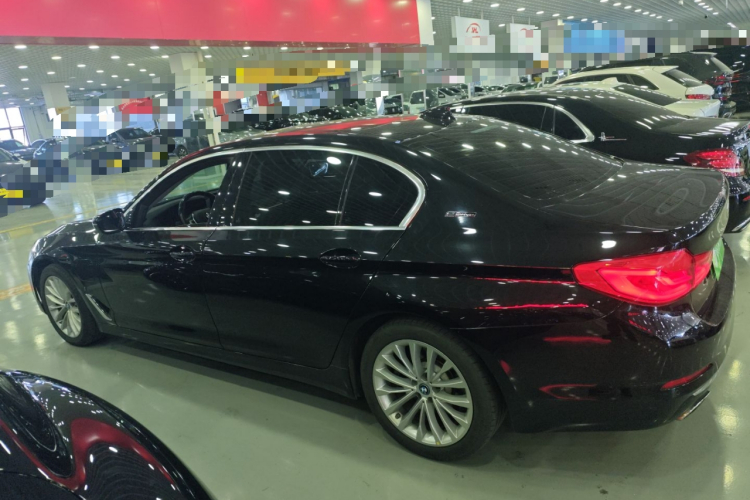 宝马5系新能源 2019款 改款 530Le 豪华套装车身外观4