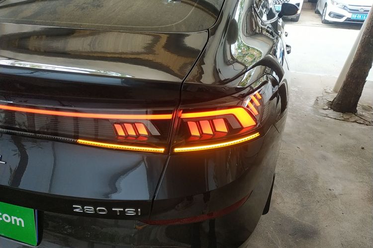 大众 2022款 凌渡L 280TSI DSG热辣版车身外观9