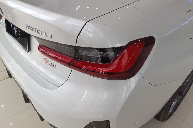 宝马3系 2025款 330Li M运动曜夜套装车身外观9