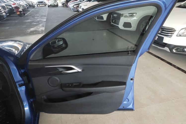 宝马1系 2019款 118i 时尚型中控内饰42