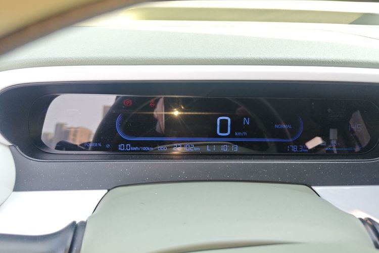 吉利银河 2025款 210km 熊猫骑士中控内饰14