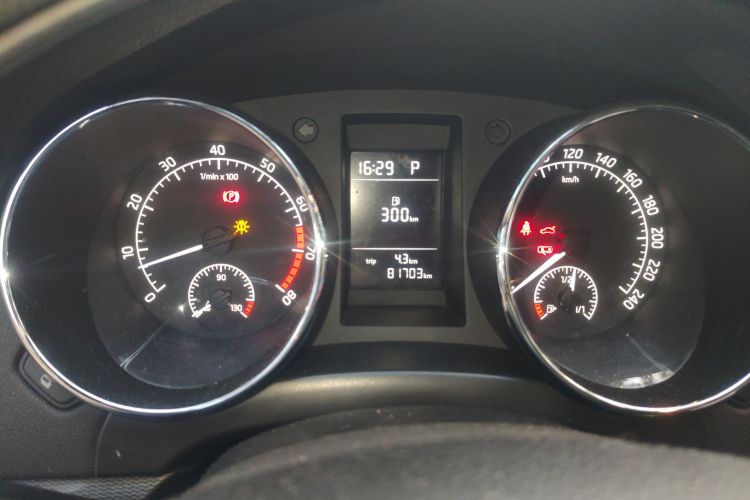 斯柯达 Yeti 2017款 TSI280 DSG前行版中控内饰14