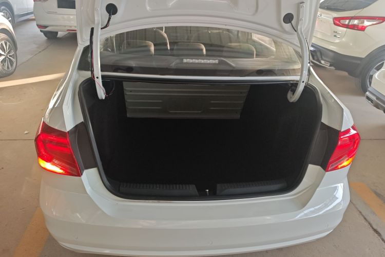 大众 捷达 2019款 梦想版 1.4L 手动时尚型机舱底盘23