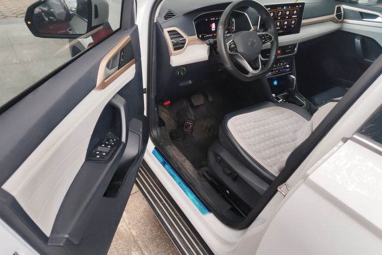 大众 途岳 2023款 300TSI 两驱满月版中控内饰7003