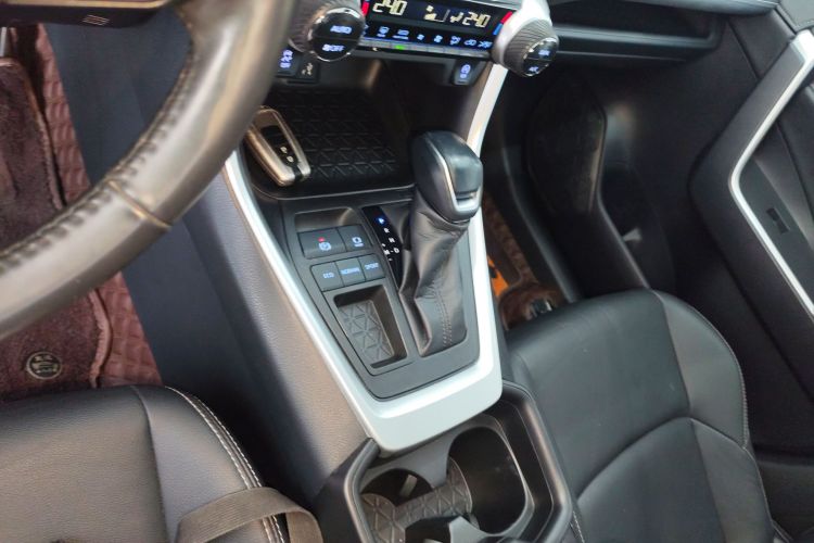 丰田 威兰达 2021款 2.0L CVT两驱豪华版中控内饰18