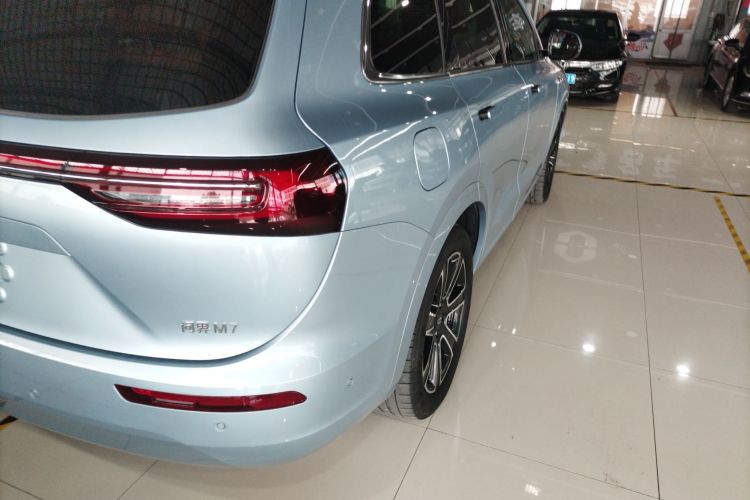 鸿蒙智行 问界M7 2024款 1.5T 智驾四驱Pro版 5座车身外观9