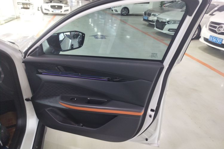 长安UNI-V 智电iDD 2023款 智电iDD 1.5T 113km智酷型中控内饰7005