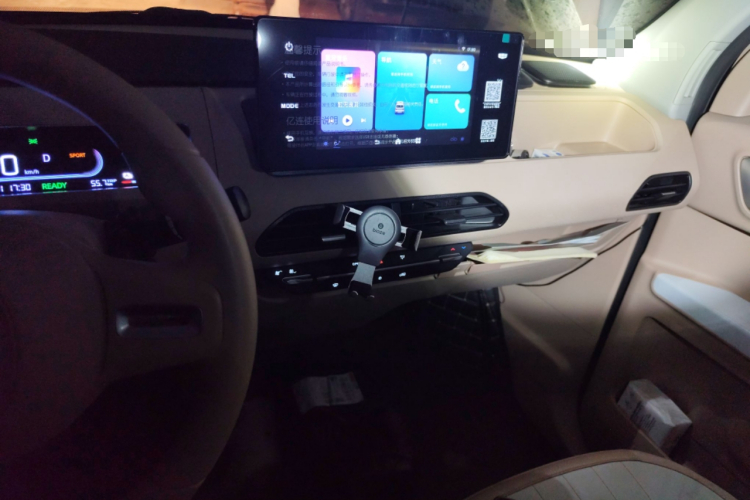 吉利银河 2024款 200km 熊猫卡丁中控内饰16