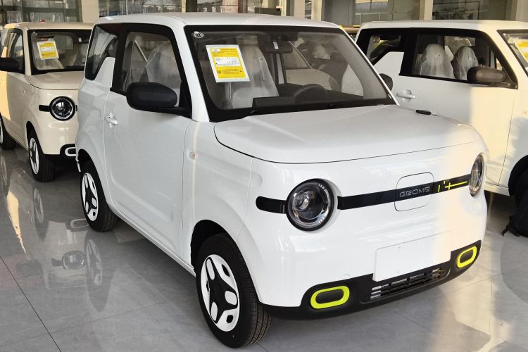 吉利银河 熊猫 2025款 210km 元气熊车身外观3