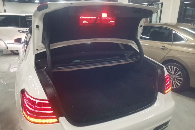 奔驰E级 2015款 E 260 L 运动时尚型机舱底盘23