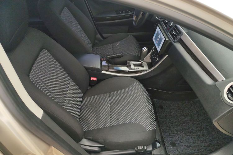 荣威550 2013款 经典版 550 1.8L 自动风尚型局部细节41