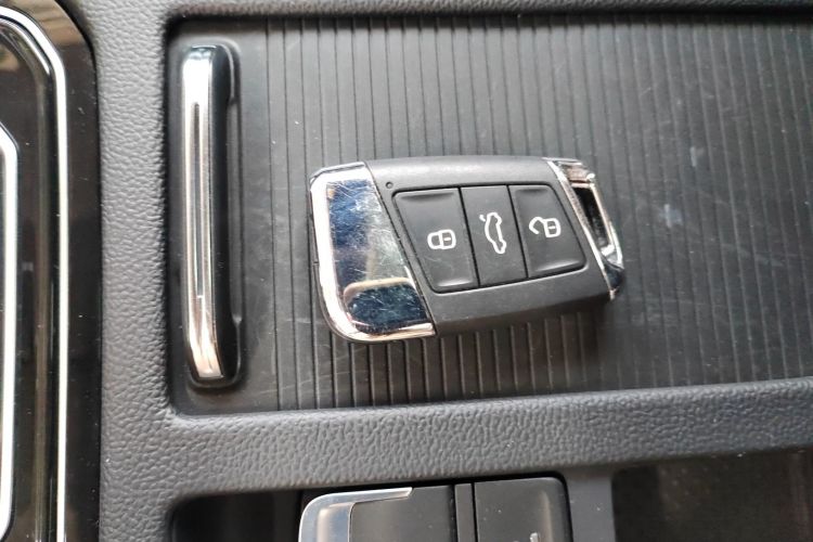 一汽-大众CC 2023款 330TSI 炫目版中控内饰7001