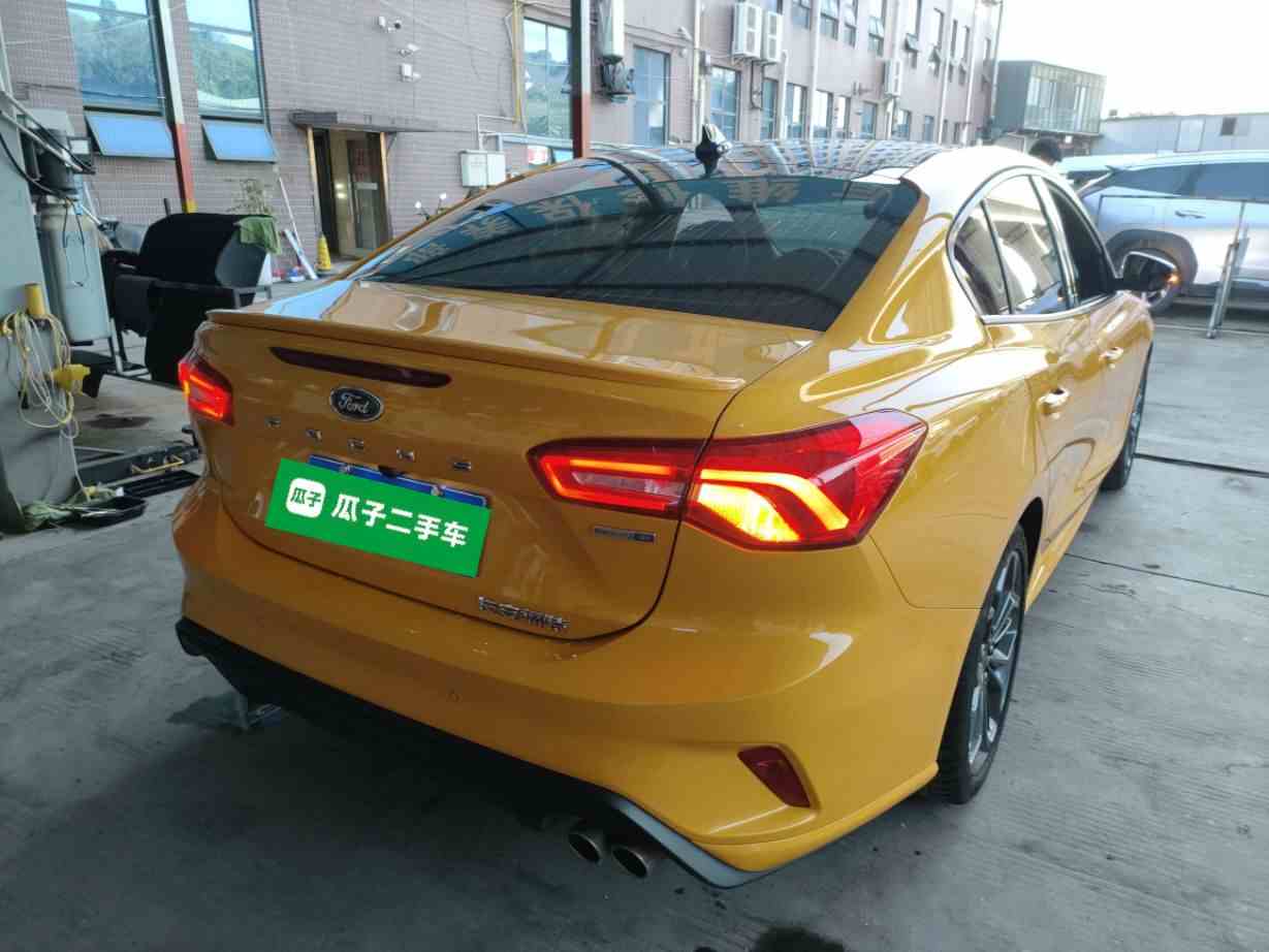 福特 福克斯 2022款 三厢 EcoBoost 180 自动ST Line(4)