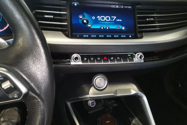 哈弗H6 2017款 红标 2.0T 自动两驱领尚型中控内饰16