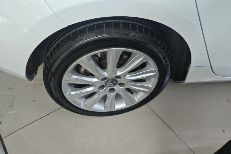 沃尔沃V40 2015款 1.6T 智雅版车身外观6008