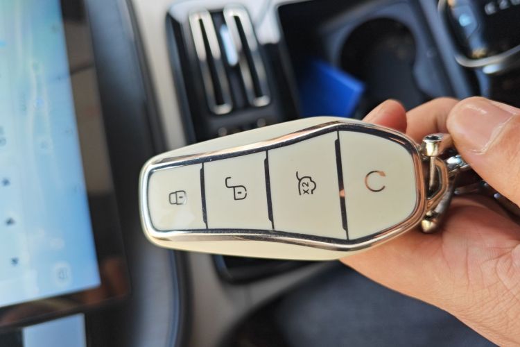 比亚迪 秦PLUS 2024款 荣耀版 DM-i 55KM领先型中控内饰11