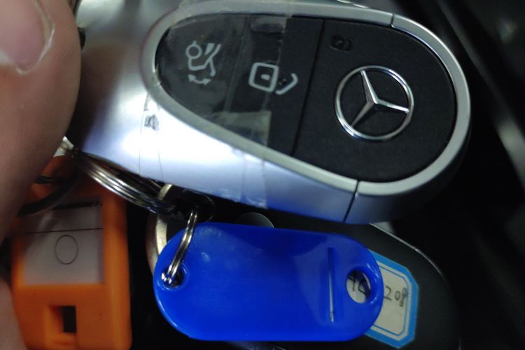 奔驰EQE 2022款 350 先型特别版中控内饰11