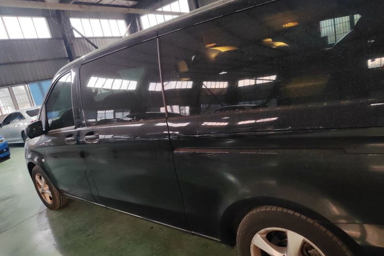 奔驰 威霆 2020款 2.0T 商务版 7座车身外观4