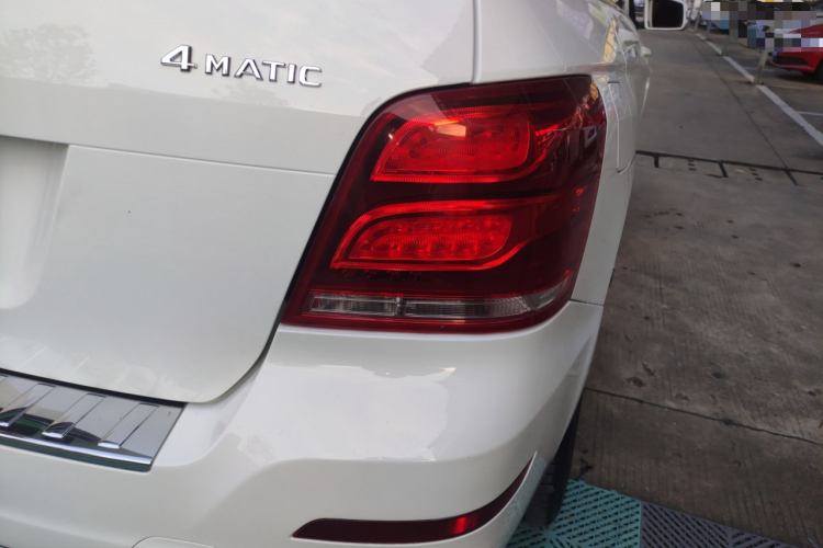 奔驰GLK级 2015款 GLK 260 4MATIC 动感型 极致版车身外观9