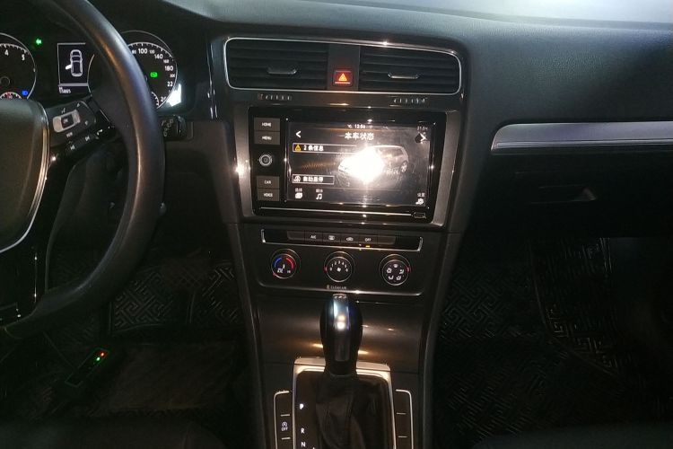 大众 高尔夫 2019款 200TSI DSG舒适进取版 国VI中控内饰16