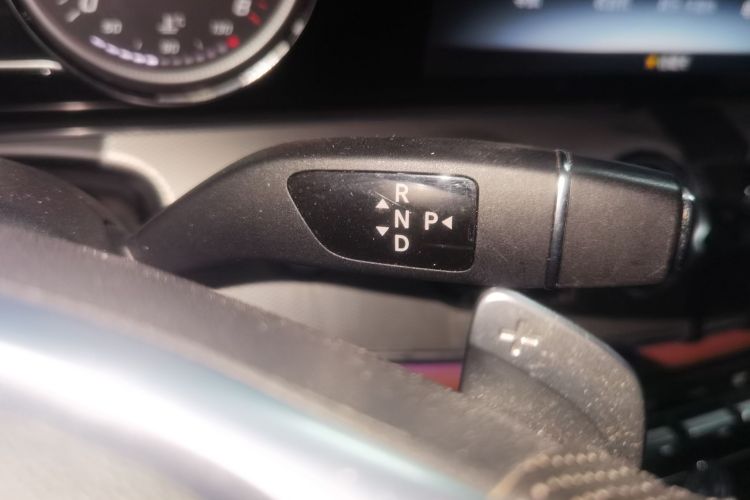 奔驰E级 2017款 改款 E 300 运动型局部细节18