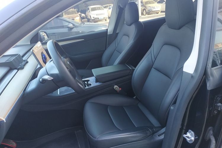 特斯拉 Model Y 2022款 长续航全轮驱动版中控内饰19