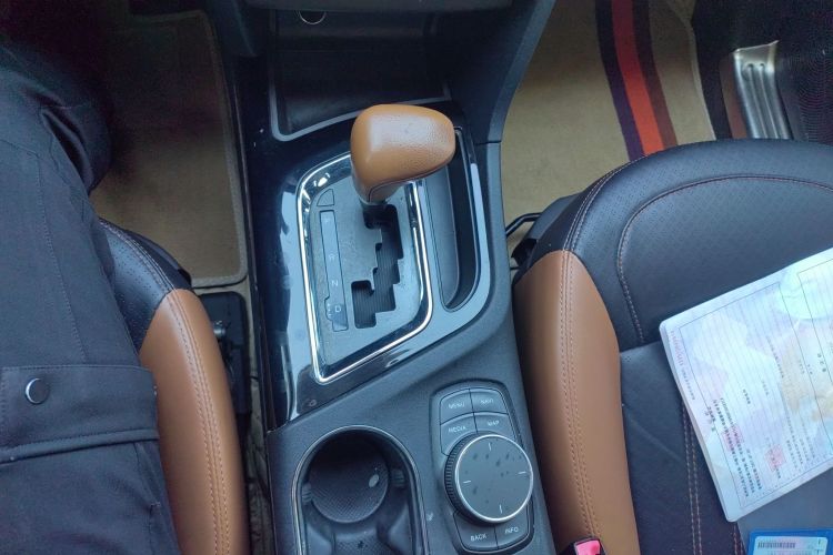 东南DX7 2017款 1.5T 自动尊贵型中控内饰18