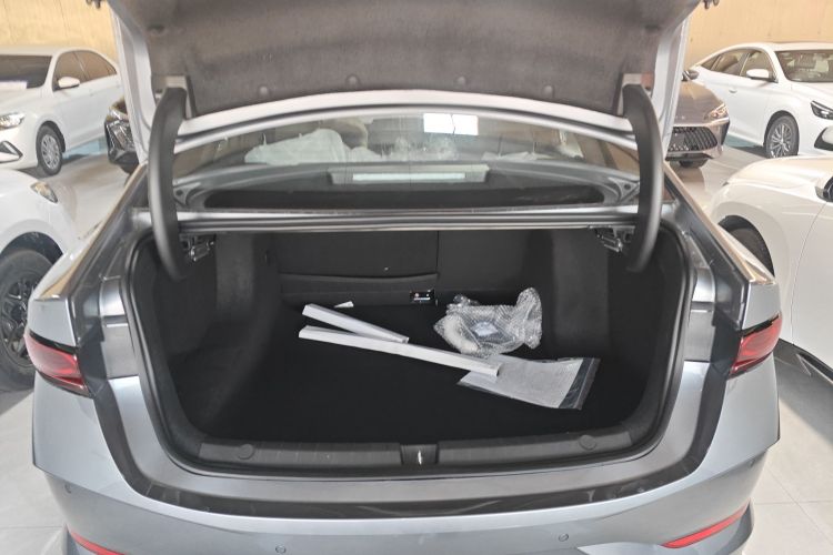 比亚迪 秦PLUS 2025款 DM-i 智驾版 55KM领先型机舱底盘23