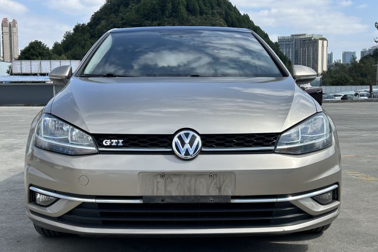 大众 高尔夫 2018款 230TSI 自动舒适型车身外观2