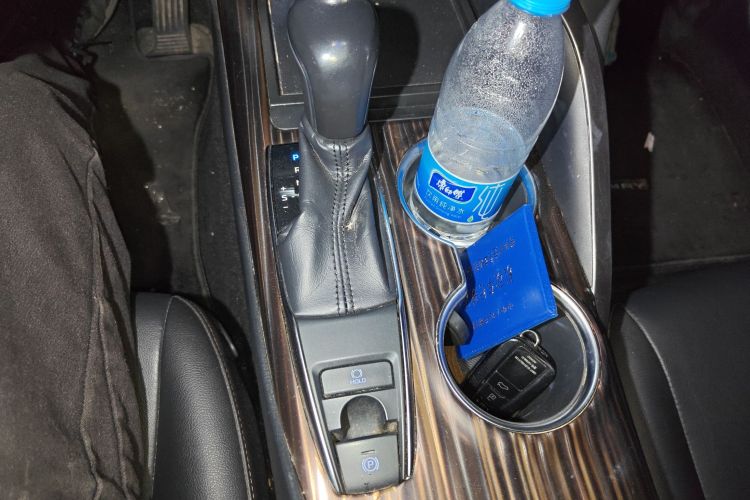 丰田 凯美瑞 2018款 2.0G 豪华版中控内饰18