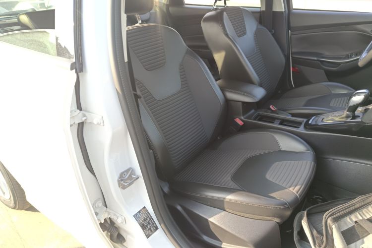 福特 福克斯 2017款 两厢 EcoBoost 125 自动超能风尚型智行版局部细节41