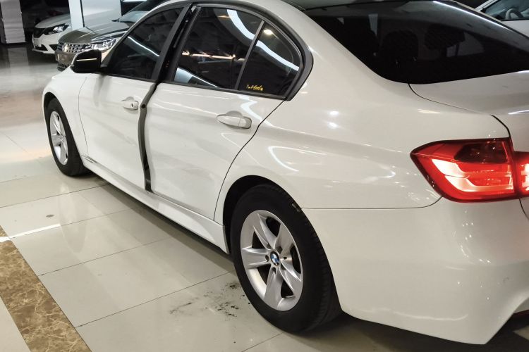 宝马3系 2014款 320i 时尚型车身外观4