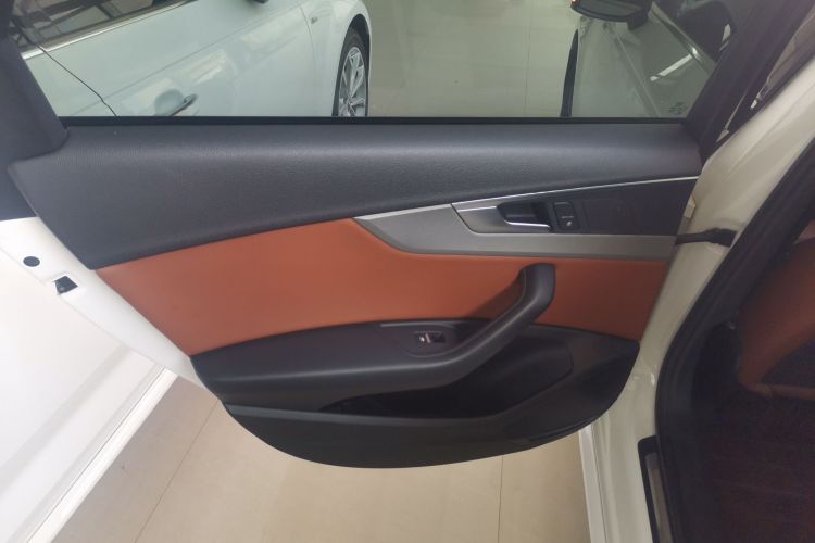 奥迪A4L 2017款 40 TFSI 进取型中控内饰49