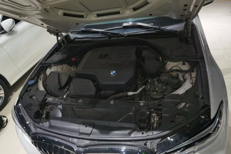 宝马3系 2020款 325Li 首发版机舱底盘24