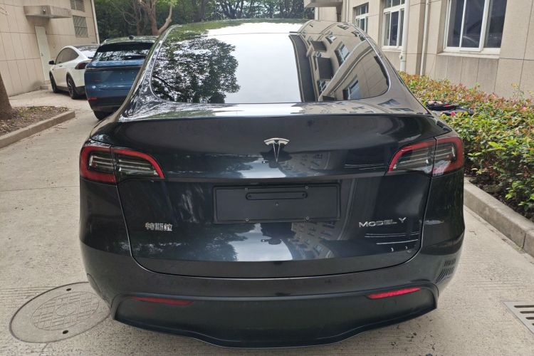 特斯拉 Model Y 2024款 长续航全轮驱动版车身外观6