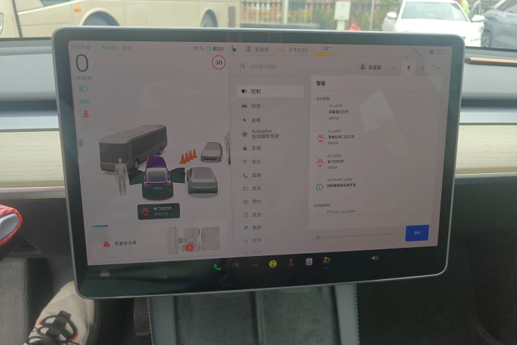 特斯拉 Model Y 2022款 改款 长续航全轮驱动版中控内饰16