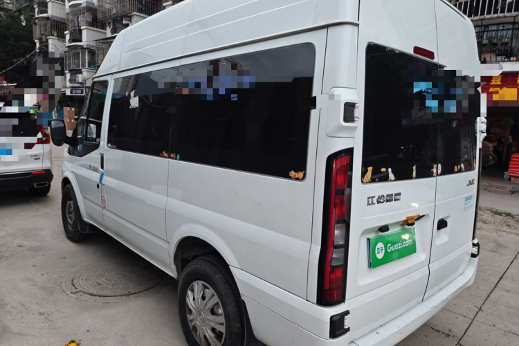 江铃福顺 2023款 2.0T 手动短轴中顶商运型多功能乘用车5座车身外观5