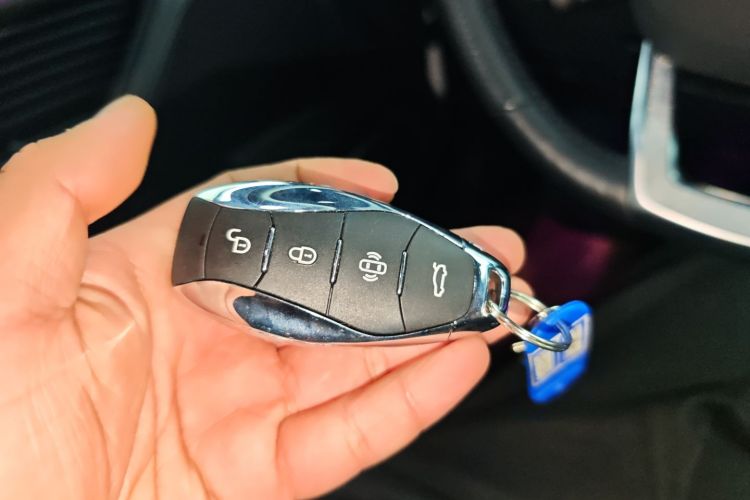 红旗HS5 2023款 2.0T 旗享Pro版中控内饰11