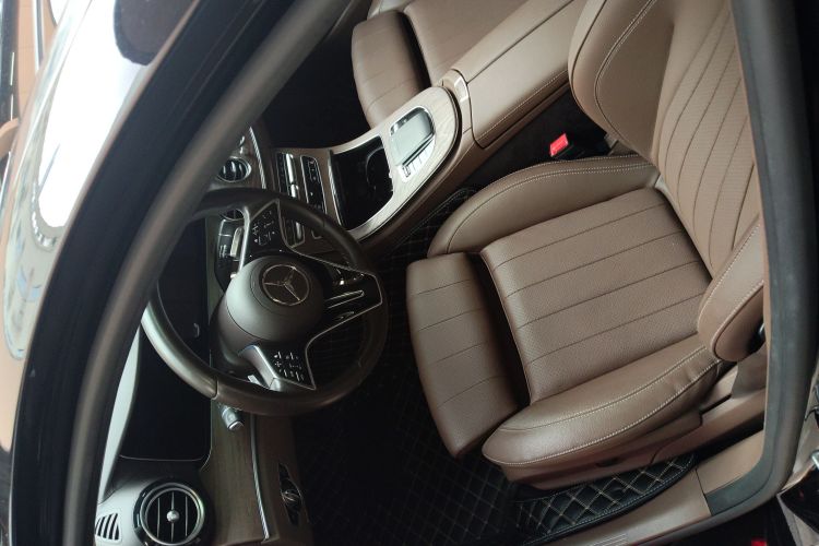 奔驰E级新能源 2022款 改款 E 350 e L 插电式混合动力运动轿车局部细节19