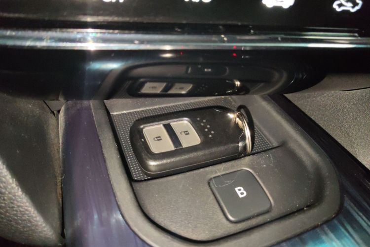 思铭 东风本田X-NV 2020款 电掣版中控内饰7001