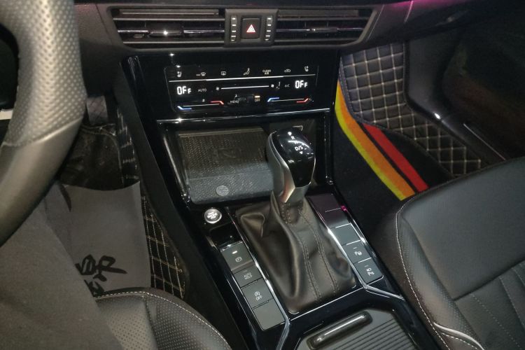 大众 帕萨特 2023款 380TSI 豪华版中控内饰18