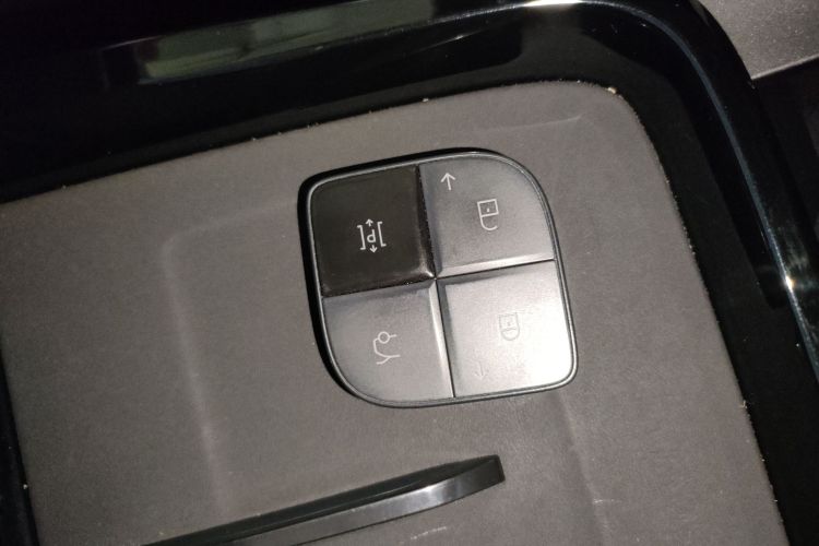 领克08 EM-P 2025款 220km 四驱性能Halo中控内饰7001