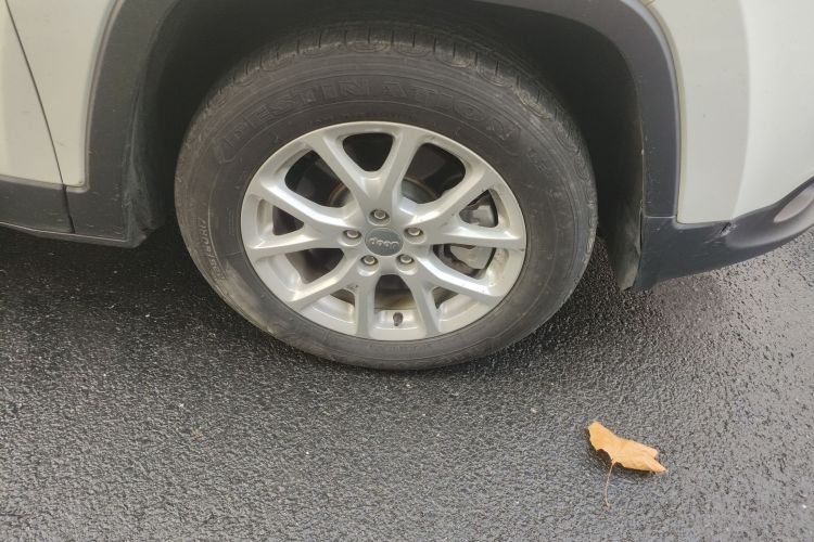 Jeep 自由光 2017款 2.0L 优越版车身外观6007